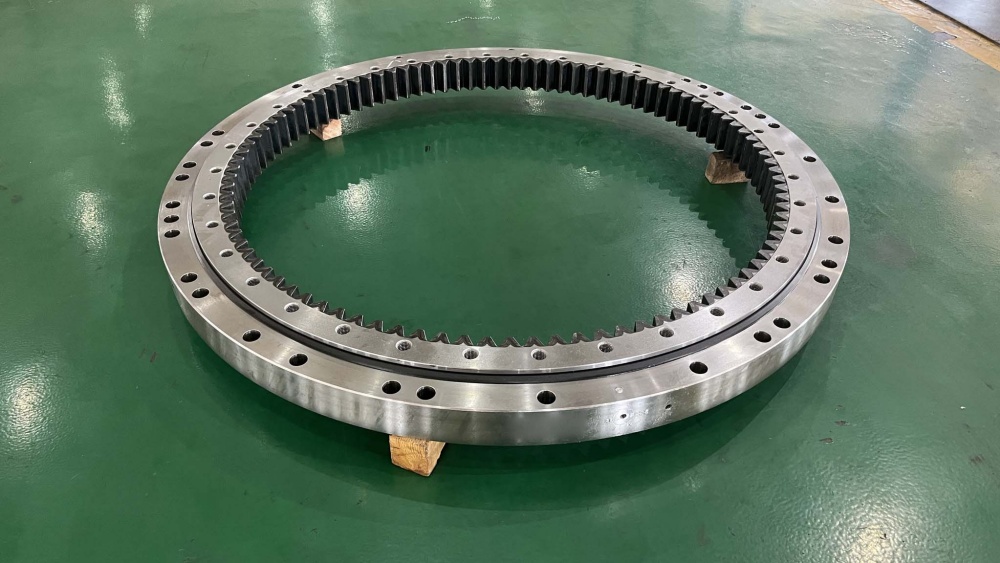 Как демонтировать поворотный подшипник?